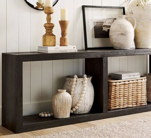 Consola de living sau hol, un obiect funcțional care înfrumusețează spațiul